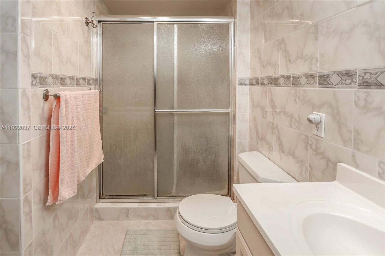 3625 N Country Club Dr, Unit 1804, Aventura, FL 33180 Photo