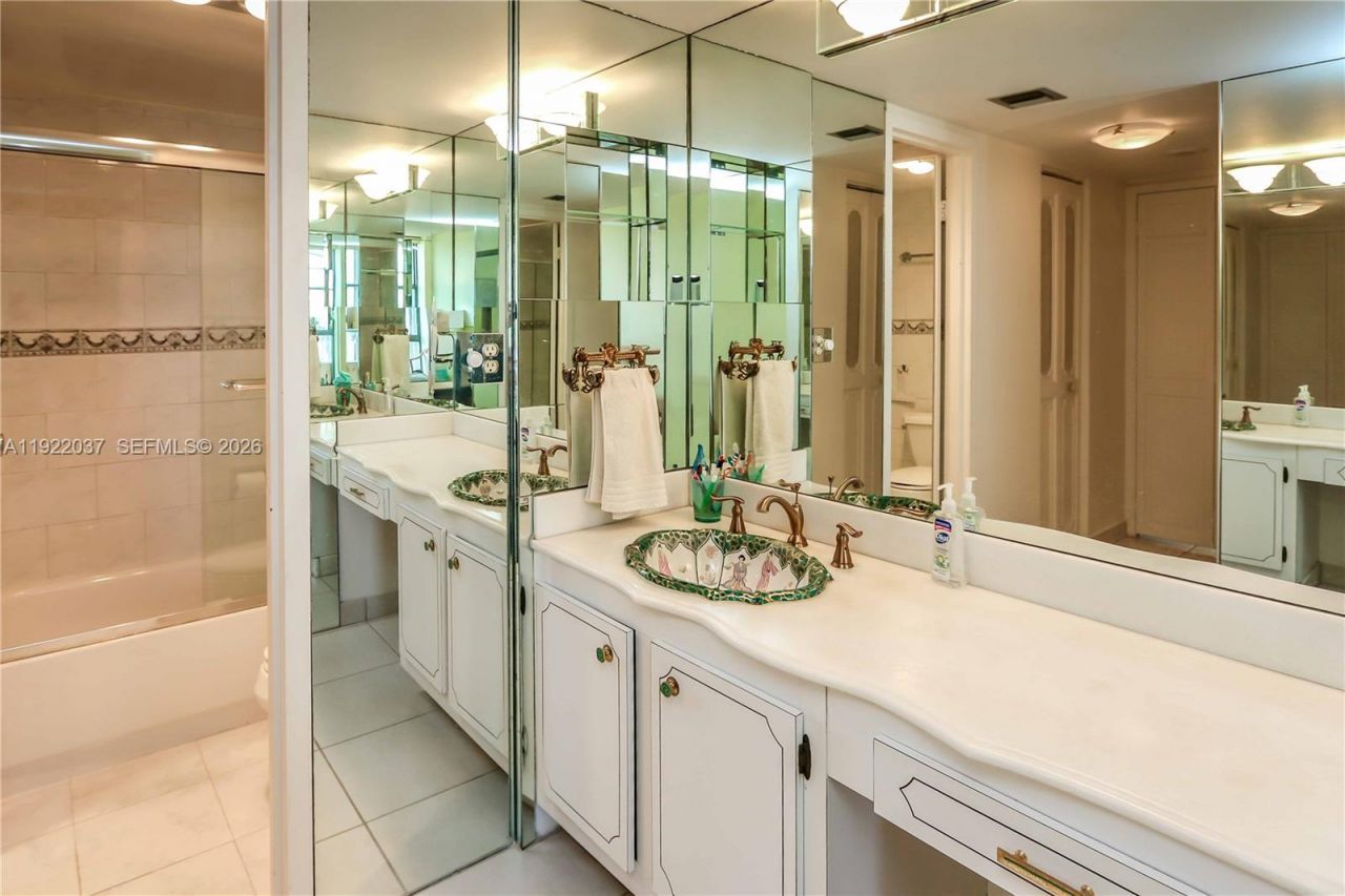 3625 N Country Club Dr, Unit 1804, Aventura, FL 33180 Photo