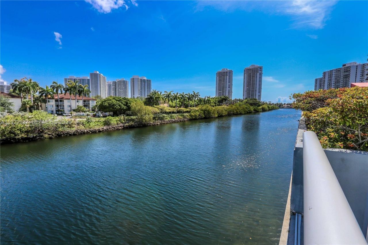 3625 N Country Club Dr, Unit 1804, Aventura, FL 33180 Photo