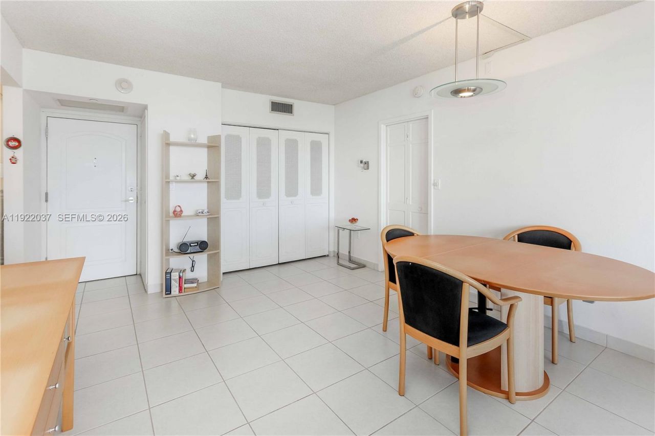 3625 N Country Club Dr, Unit 1804, Aventura, FL 33180 Photo