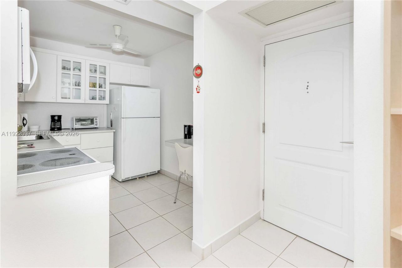 3625 N Country Club Dr, Unit 1804, Aventura, FL 33180 Photo