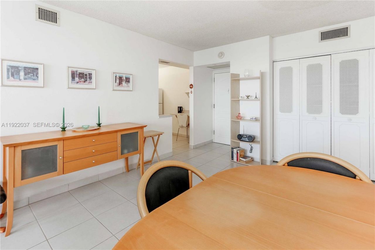 3625 N Country Club Dr, Unit 1804, Aventura, FL 33180 Photo