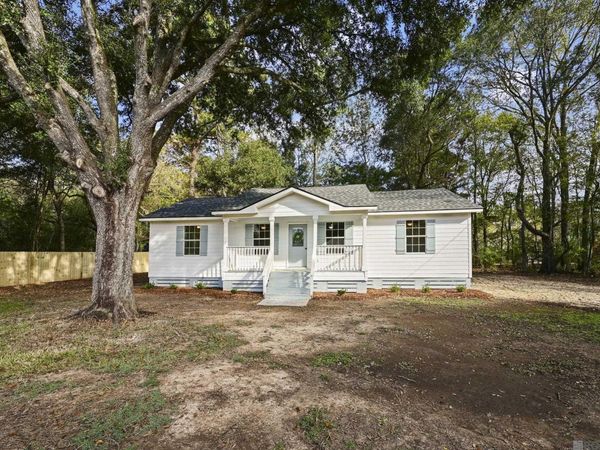 11027 Dewberry Ln, St Francisville, LA 70775