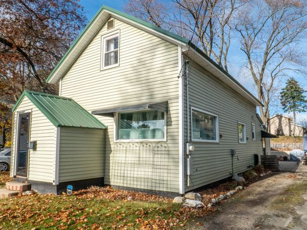 274 6th Avenue, Manistee, MI 49660