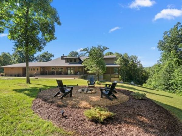 2900 Tanyard Hill Rd, Lynchburg, TN 37352