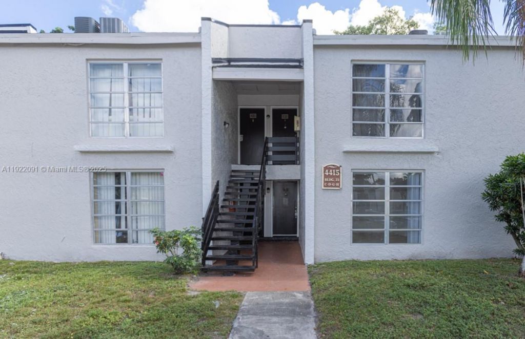 4415 Treehouse Ln, Unit C, Tamarac, FL 33319 Photo