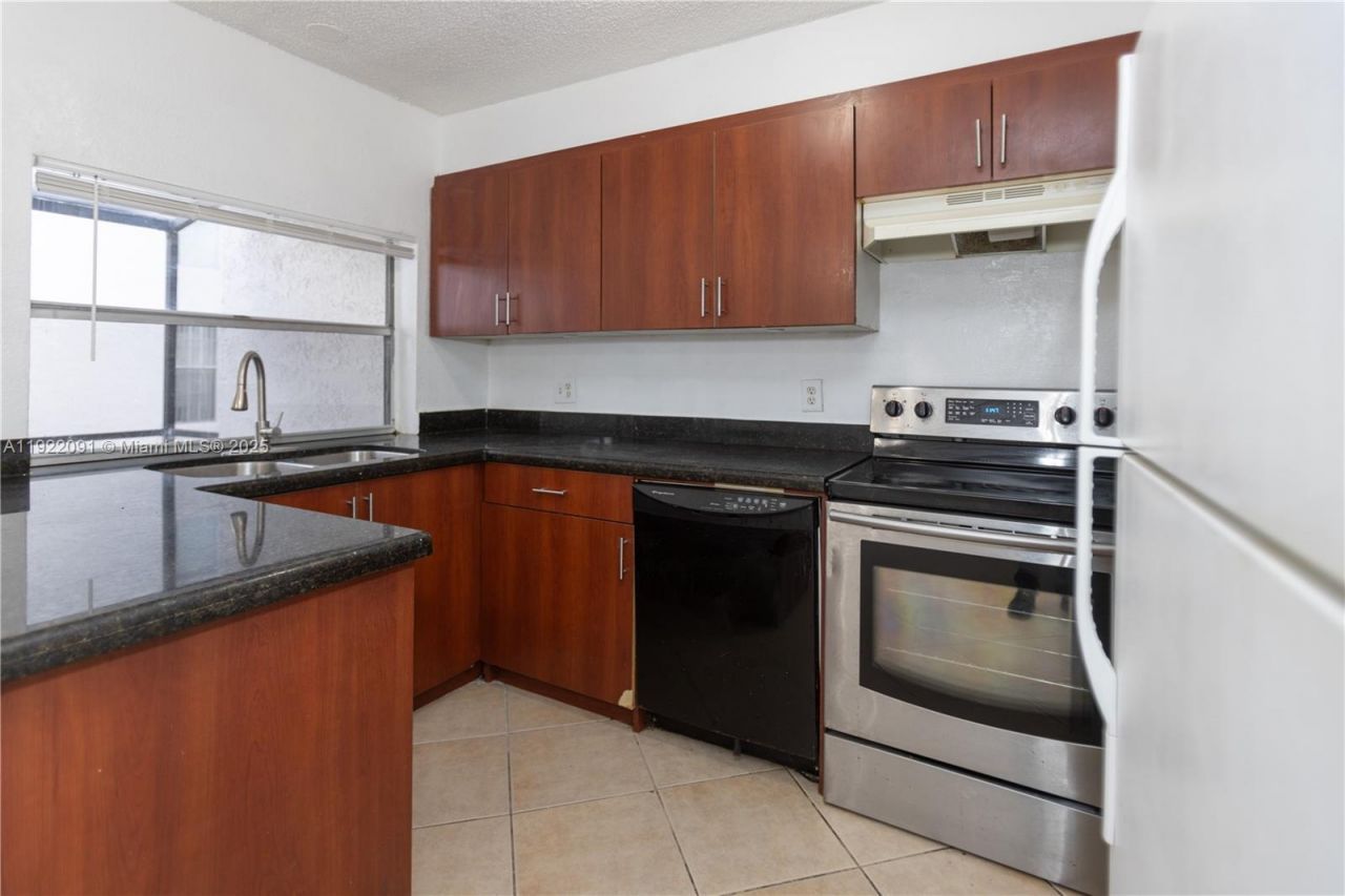 4415 Treehouse Ln, Unit C, Tamarac, FL 33319 Photo