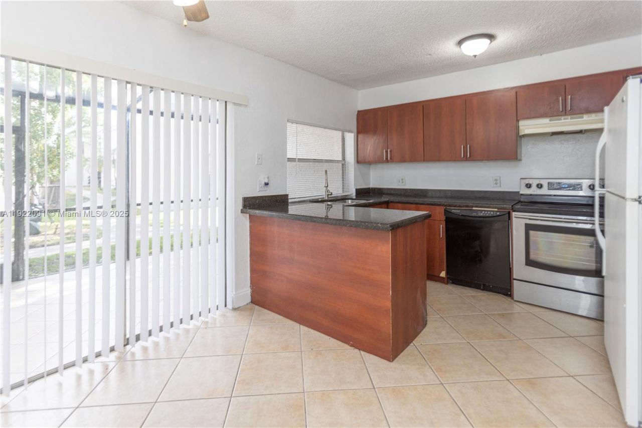 4415 Treehouse Ln, Unit C, Tamarac, FL 33319 Photo