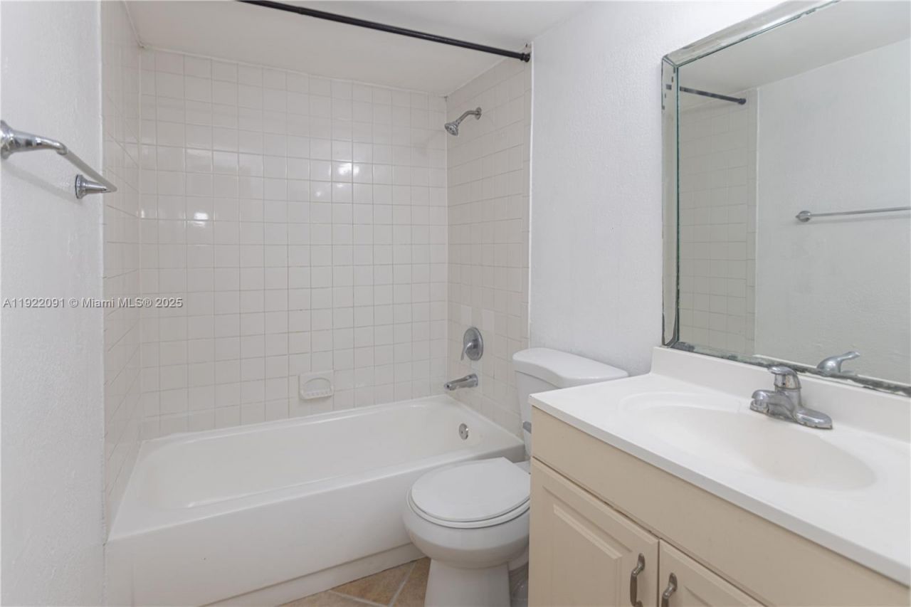 4415 Treehouse Ln, Unit C, Tamarac, FL 33319 Photo