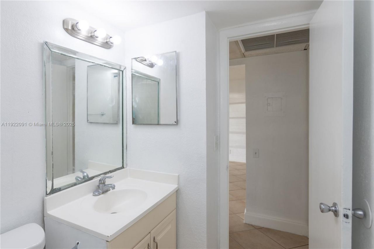 4415 Treehouse Ln, Unit C, Tamarac, FL 33319 Photo