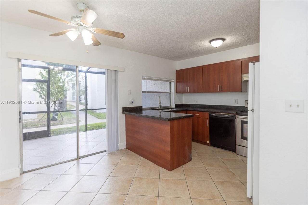 4415 Treehouse Ln, Unit C, Tamarac, FL 33319 Photo