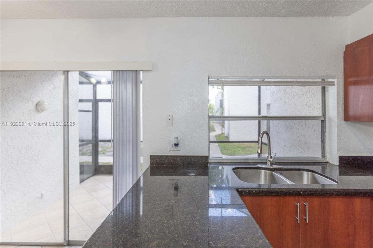 4415 Treehouse Ln, Unit C, Tamarac, FL 33319 Photo