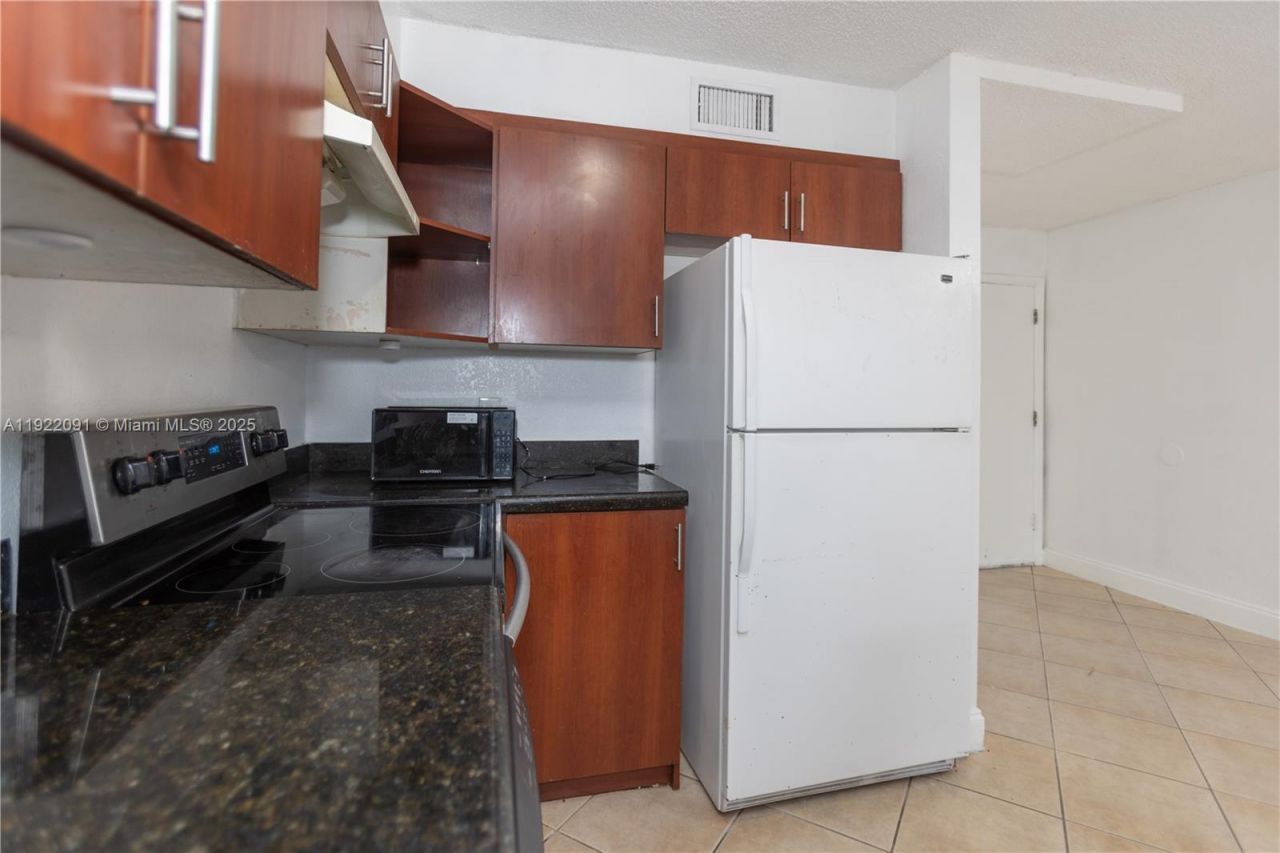 4415 Treehouse Ln, Unit C, Tamarac, FL 33319 Photo