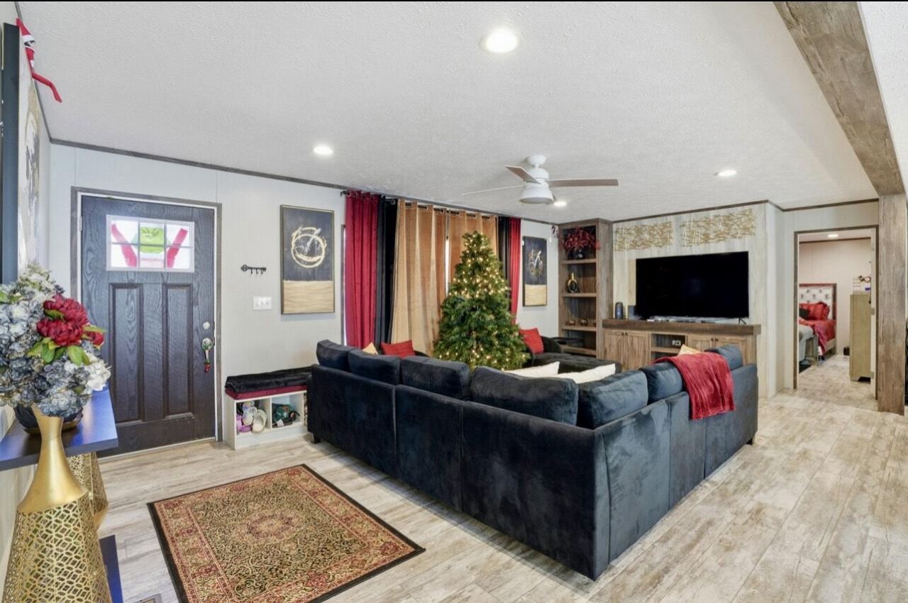 237 W Steele Drive Photo 2