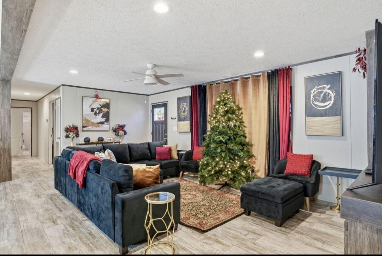 237 W Steele Drive Photo 3