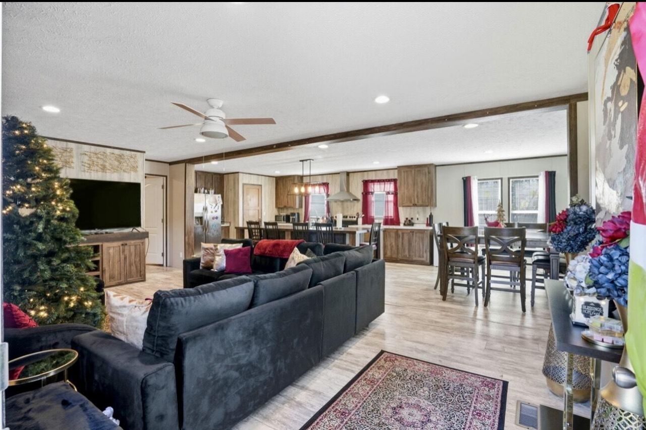 237 W Steele Drive Photo 4