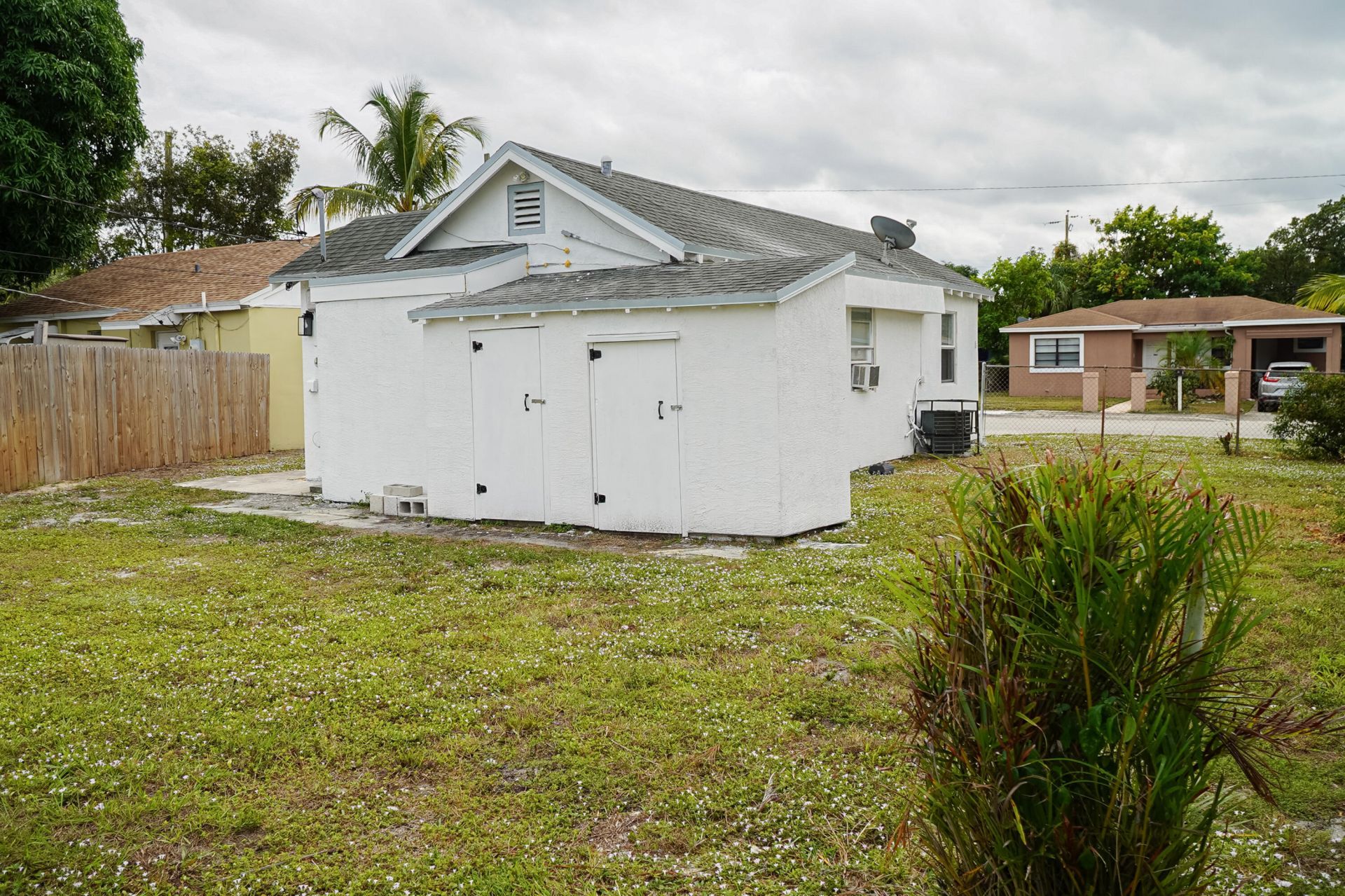 908 W 5th Street, Riviera Beach, FL 33404 Photo