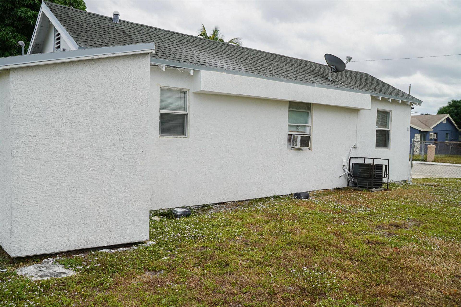 908 W 5th Street, Riviera Beach, FL 33404 Photo