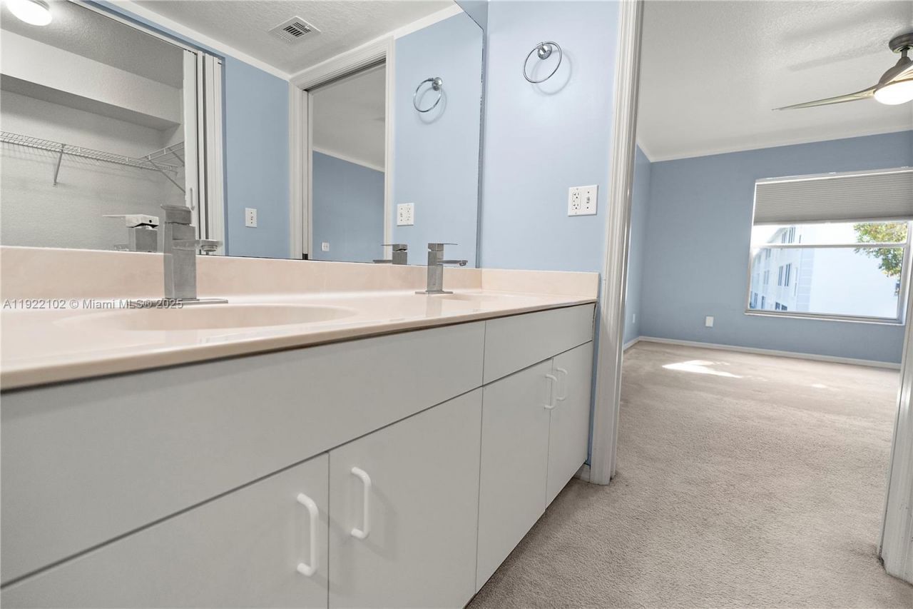 9610 Victoria Lane, Unit D202, Naples, FL 34109 Photo