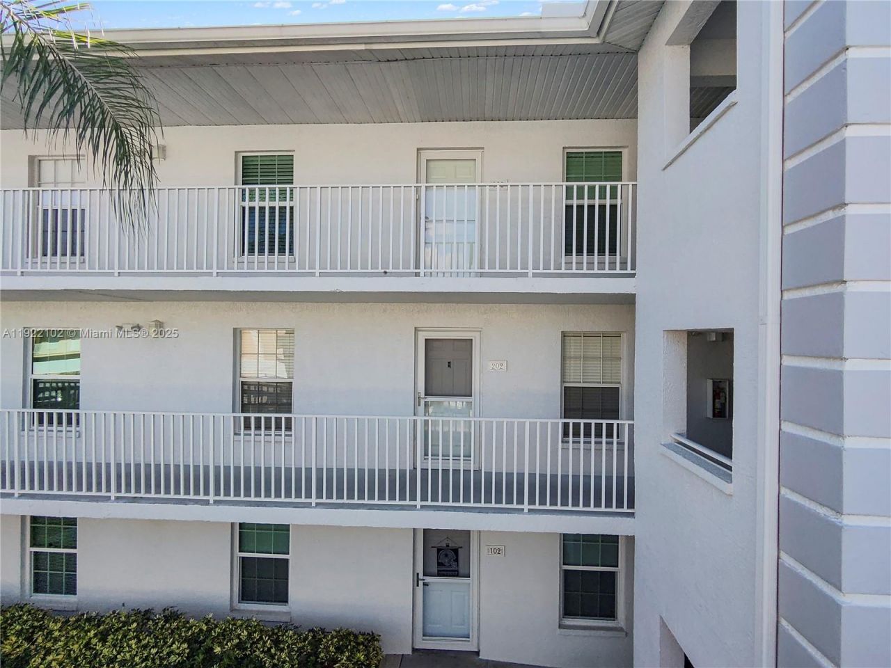 9610 Victoria Lane, Unit D202, Naples, FL 34109 Photo
