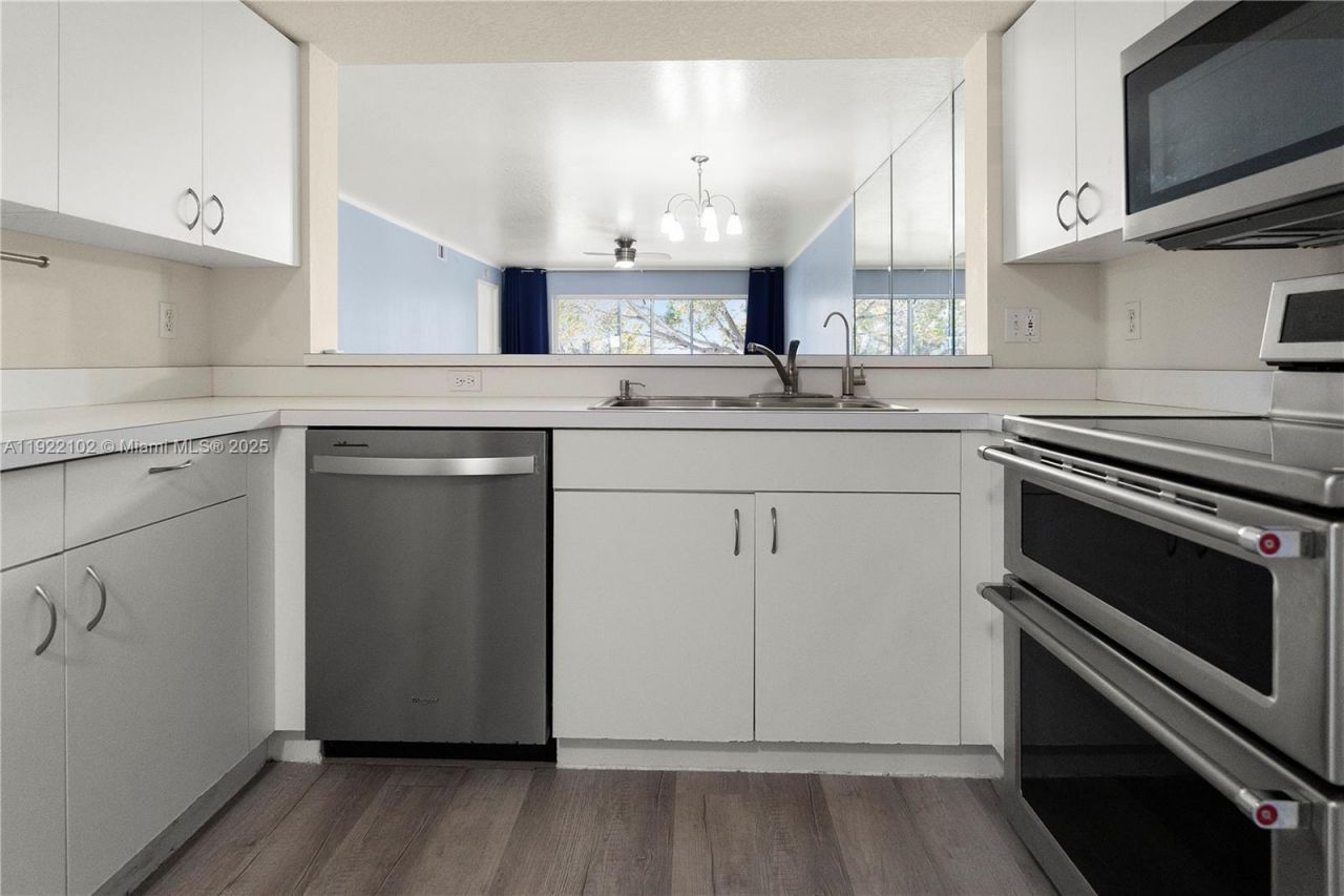 9610 Victoria Lane, Unit D202, Naples, FL 34109 Photo