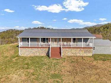 308 Crowder Hollow Rd , Covington, VA 24426