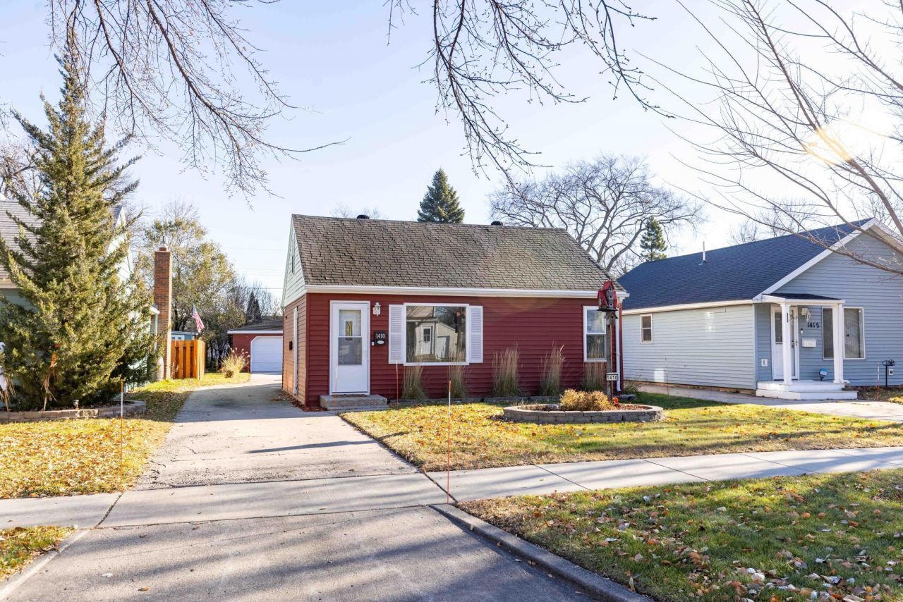 1410 14 1/2 Street S, Fargo, ND 58103 Main Photo
