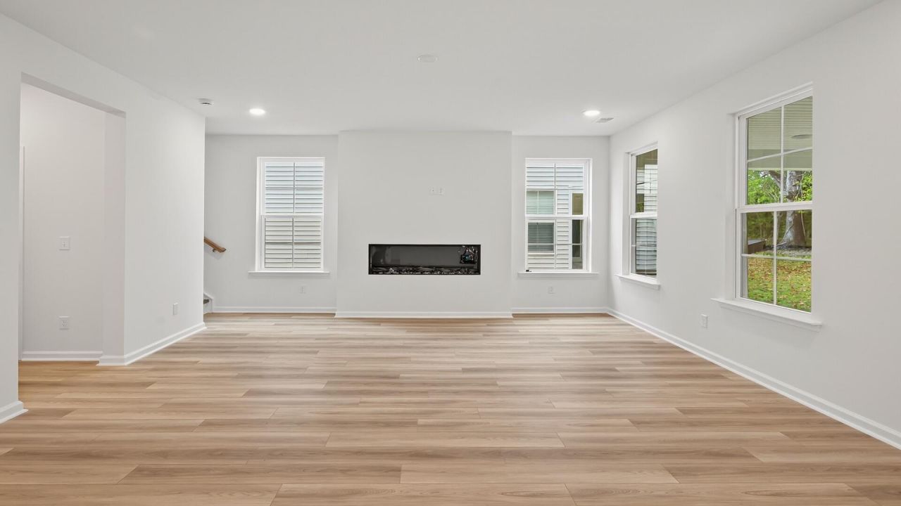 452 Cadbury Loop Photo 13