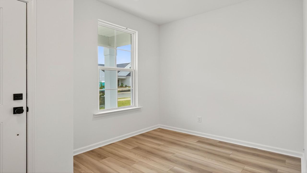 452 Cadbury Loop Photo 5