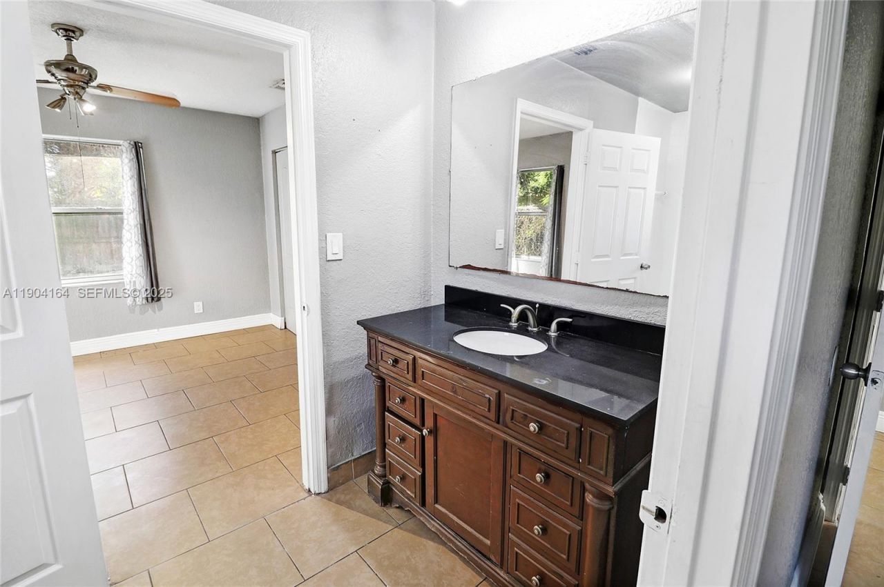 1722 NW 8th Ct, Fort Lauderdale, FL 33311 Photo