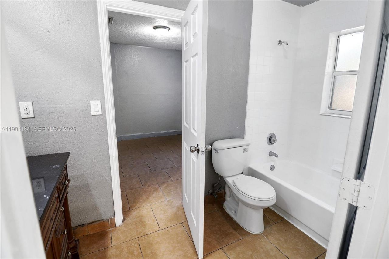 1722 NW 8th Ct, Fort Lauderdale, FL 33311 Photo