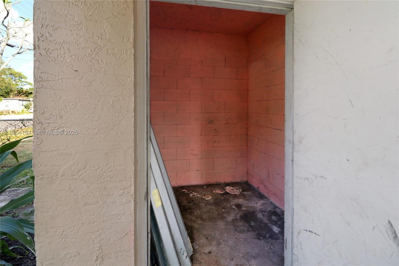 1722 NW 8th Ct, Fort Lauderdale, FL 33311 Photo