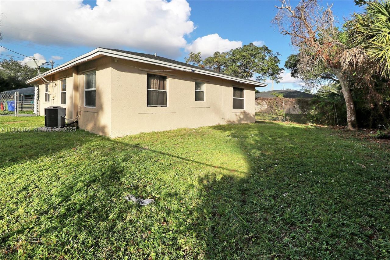 1722 NW 8th Ct, Fort Lauderdale, FL 33311 Photo