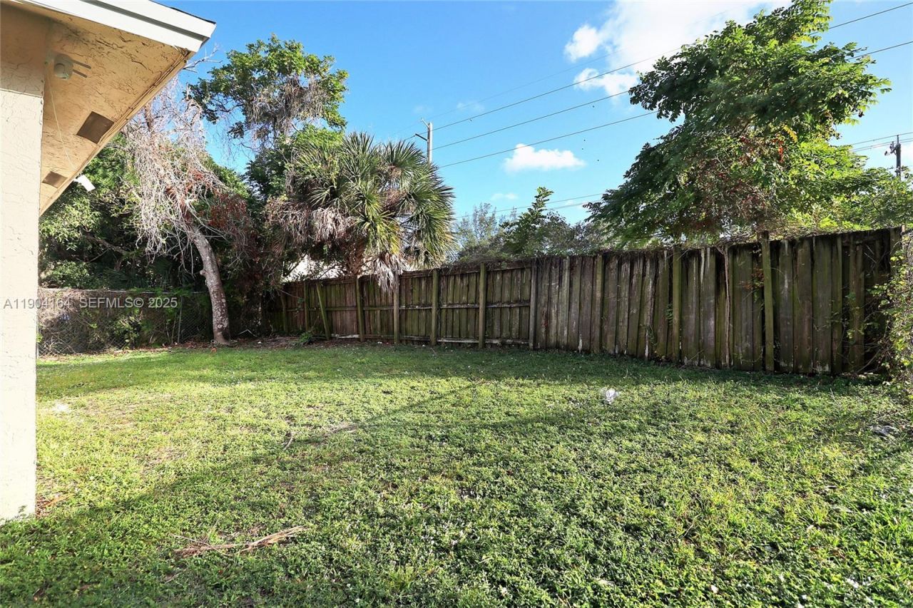1722 NW 8th Ct, Fort Lauderdale, FL 33311 Photo