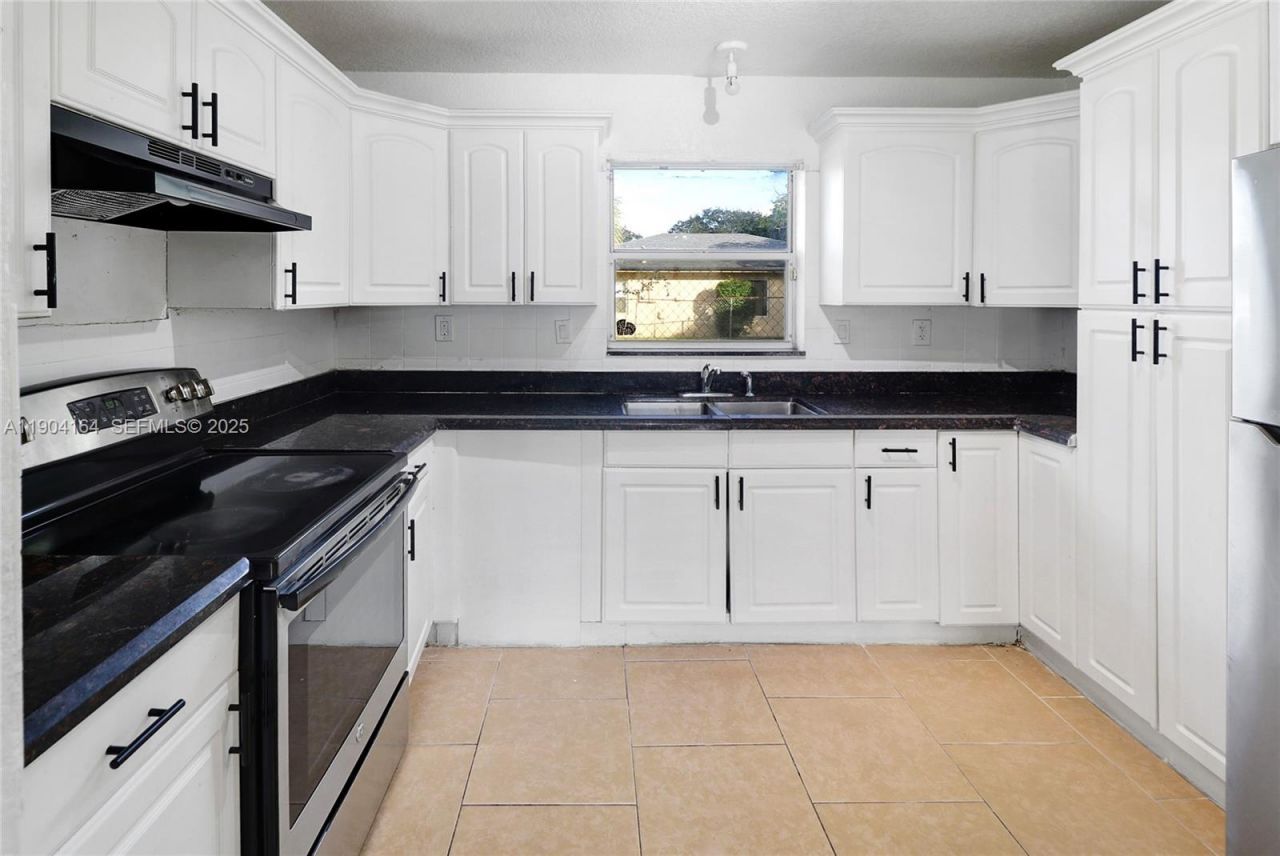 1722 NW 8th Ct, Fort Lauderdale, FL 33311 Photo