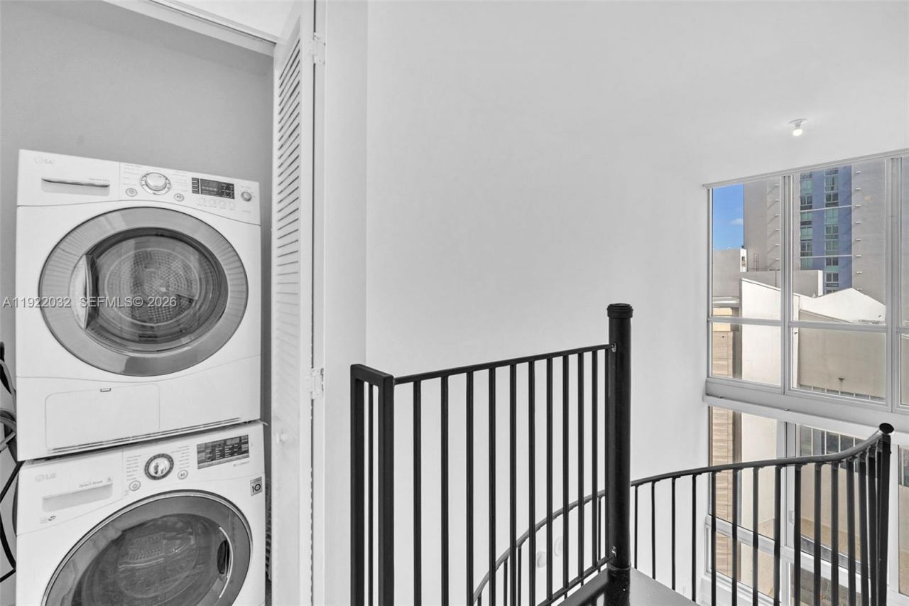 300 S Biscayne Blvd, Unit L-822, Miami, FL 33131 Photo