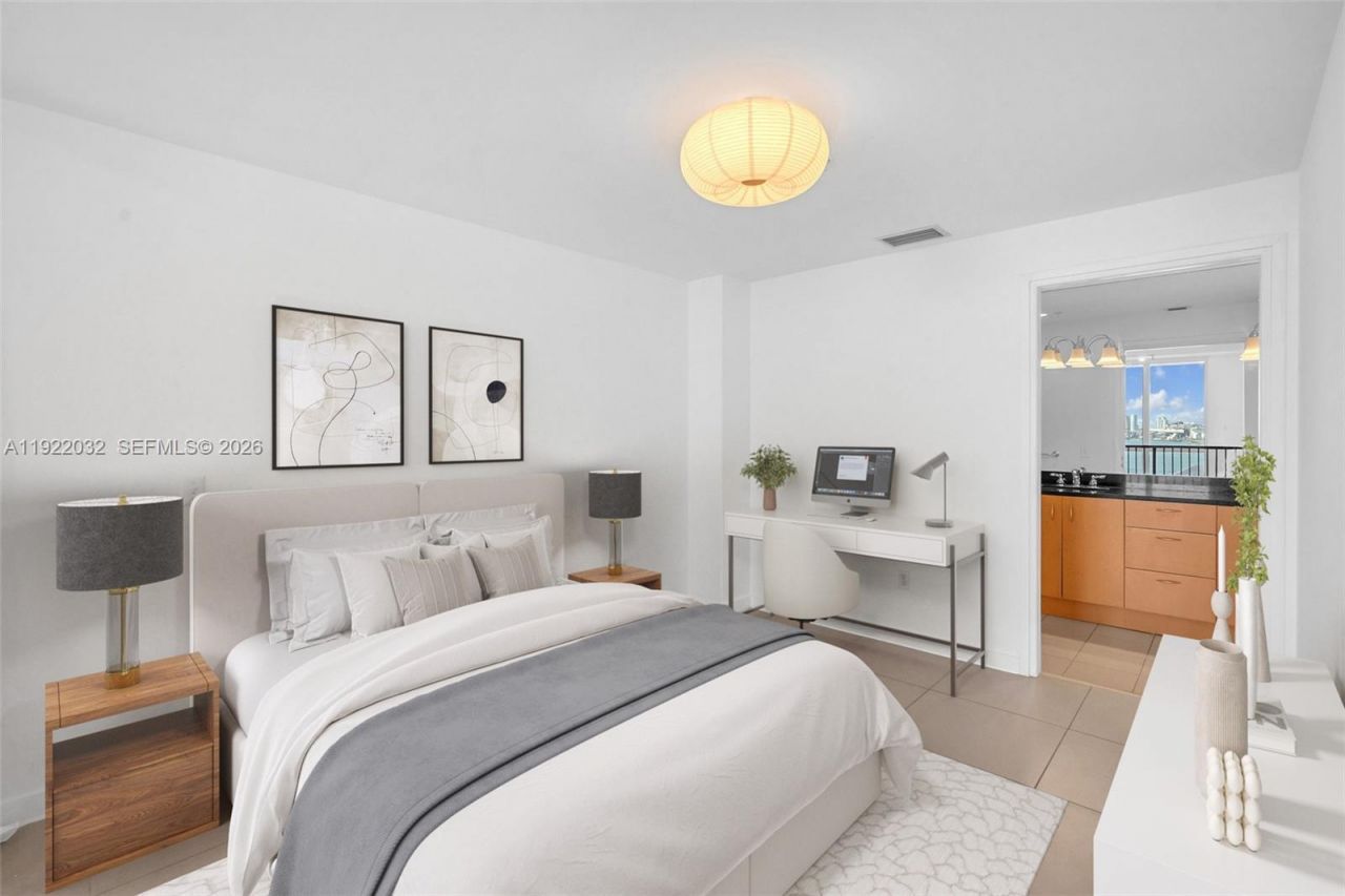 300 S Biscayne Blvd, Unit L-822, Miami, FL 33131 Photo