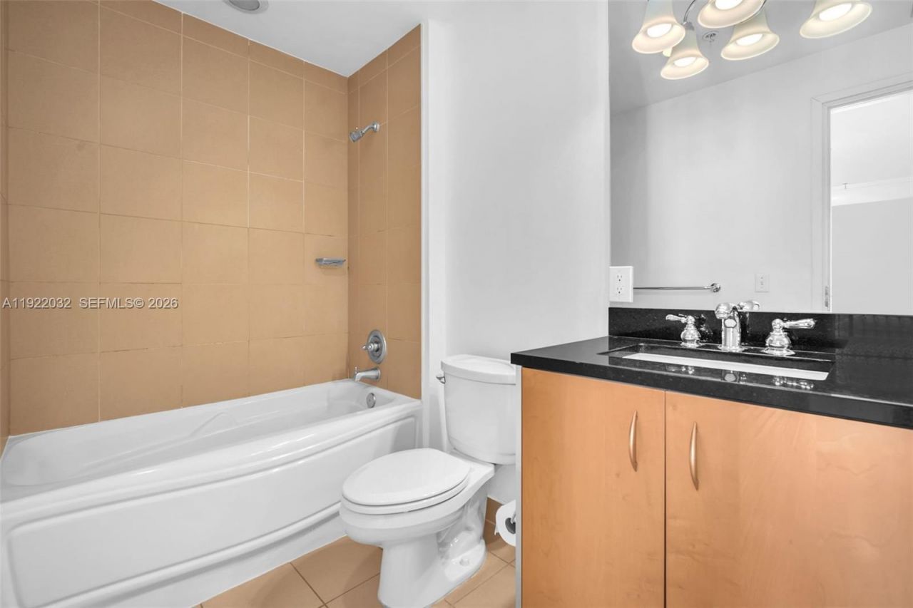 300 S Biscayne Blvd, Unit L-822, Miami, FL 33131 Photo