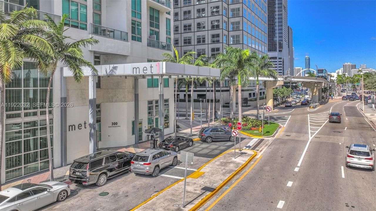 300 S Biscayne Blvd, Unit L-822, Miami, FL 33131 Photo
