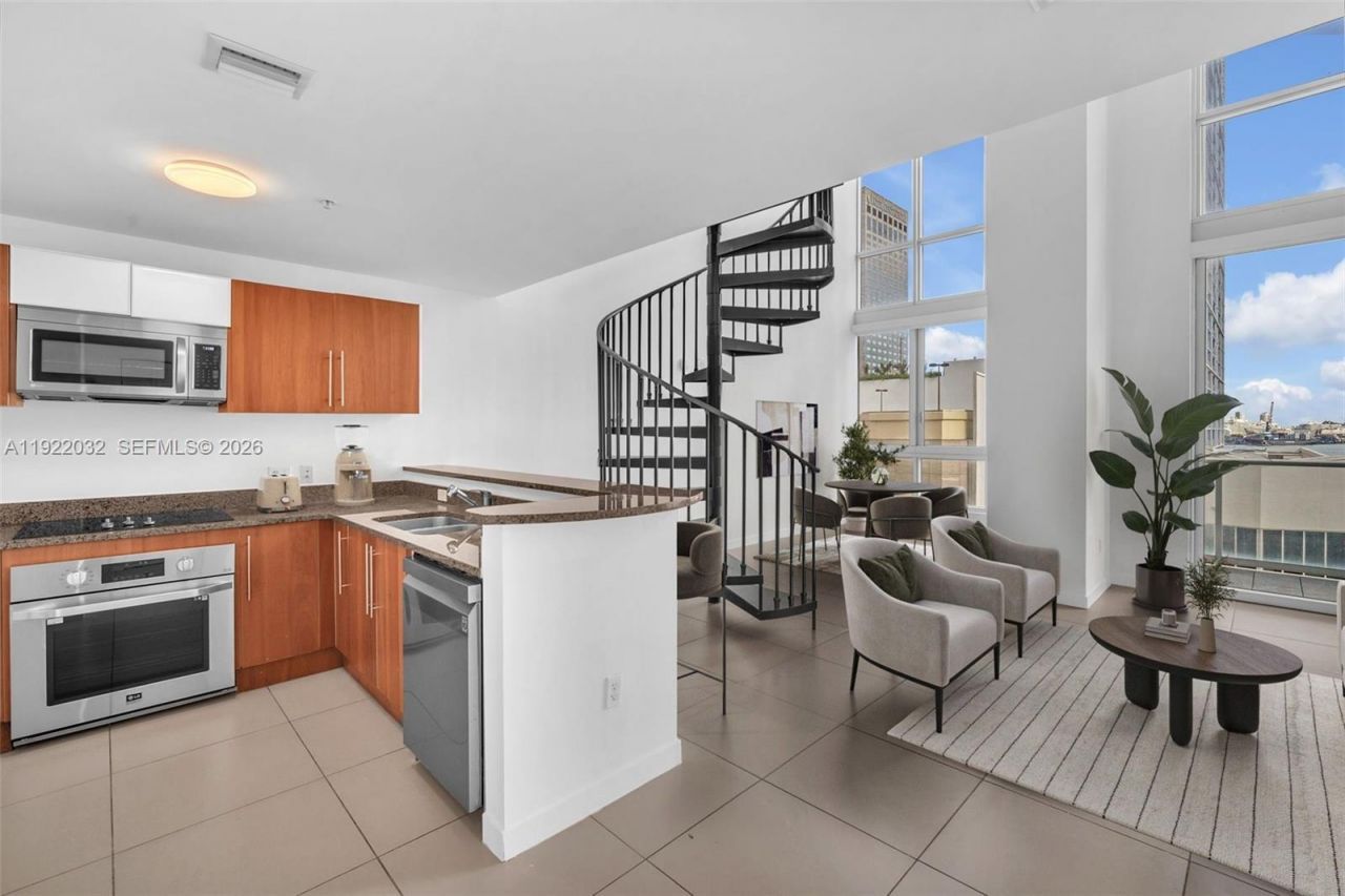 300 S Biscayne Blvd, Unit L-822, Miami, FL 33131 Photo