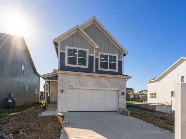 8720 SW Edgewater Drive, Blue Springs, MO 64064