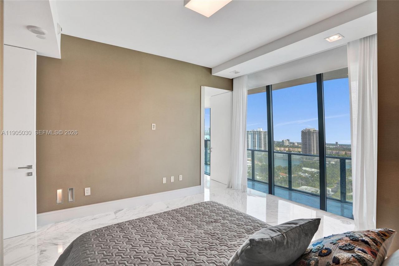 19575 Collins Ave, Unit 16, Sunny Isles Beach, FL 33160 Photo