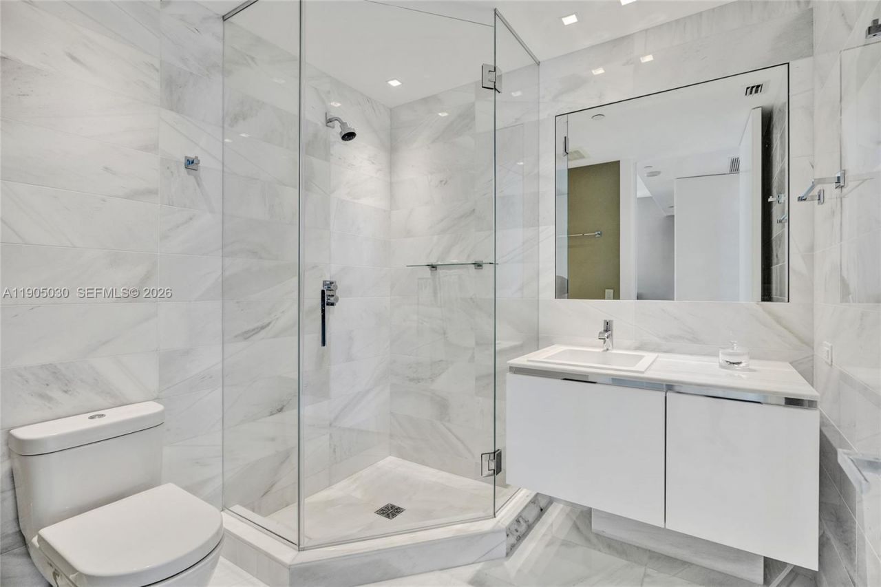 19575 Collins Ave, Unit 16, Sunny Isles Beach, FL 33160 Photo