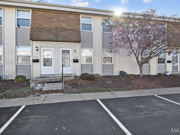 842 Wendevy Court, Ballwin, MO 63011