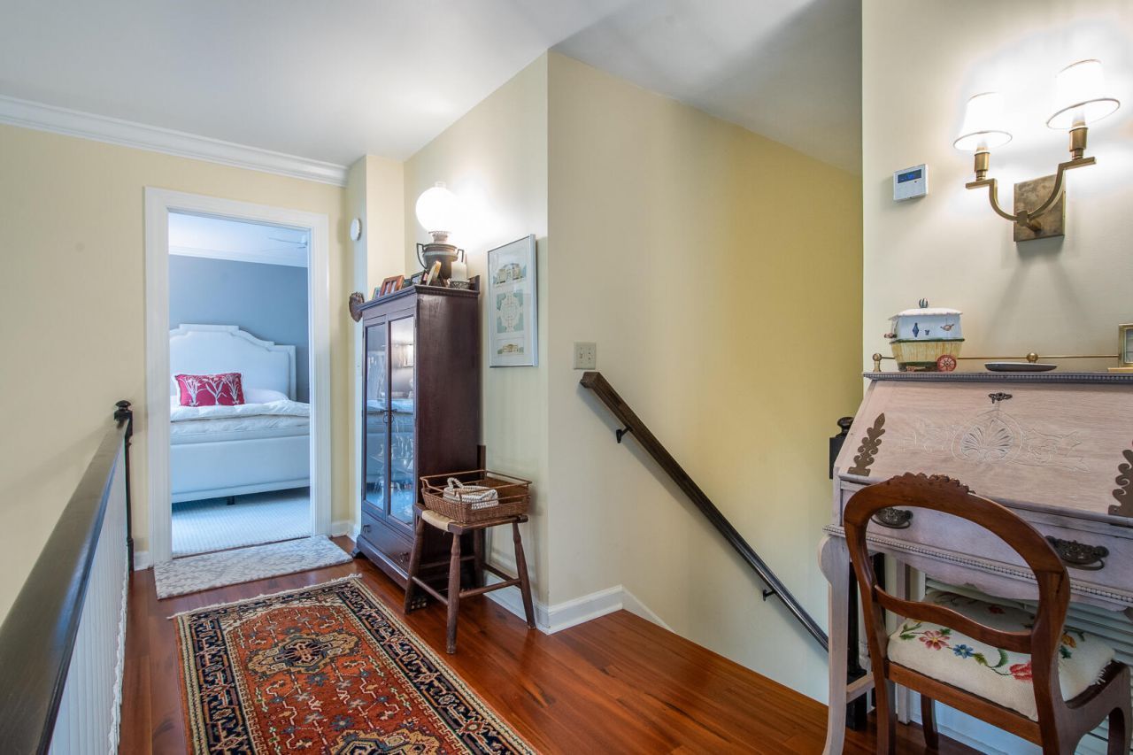 1003 Ventura Place Photo 32