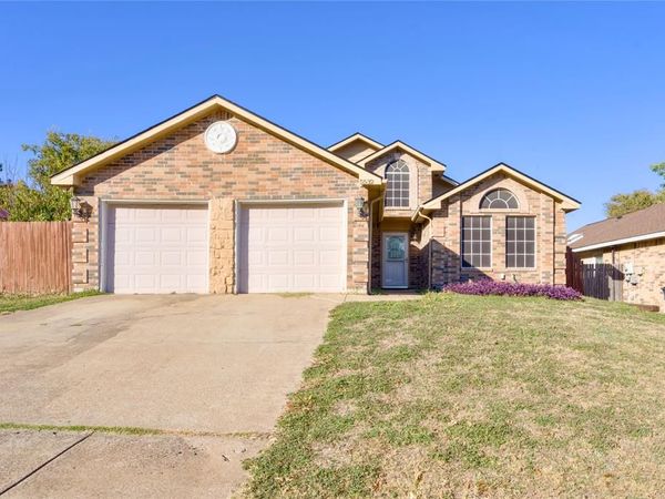 5532 Stone Meadow Lane, Fort Worth, TX 76179