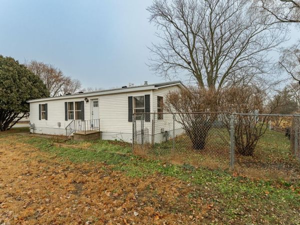 10 Park Drive NW, Eyota, MN 55934