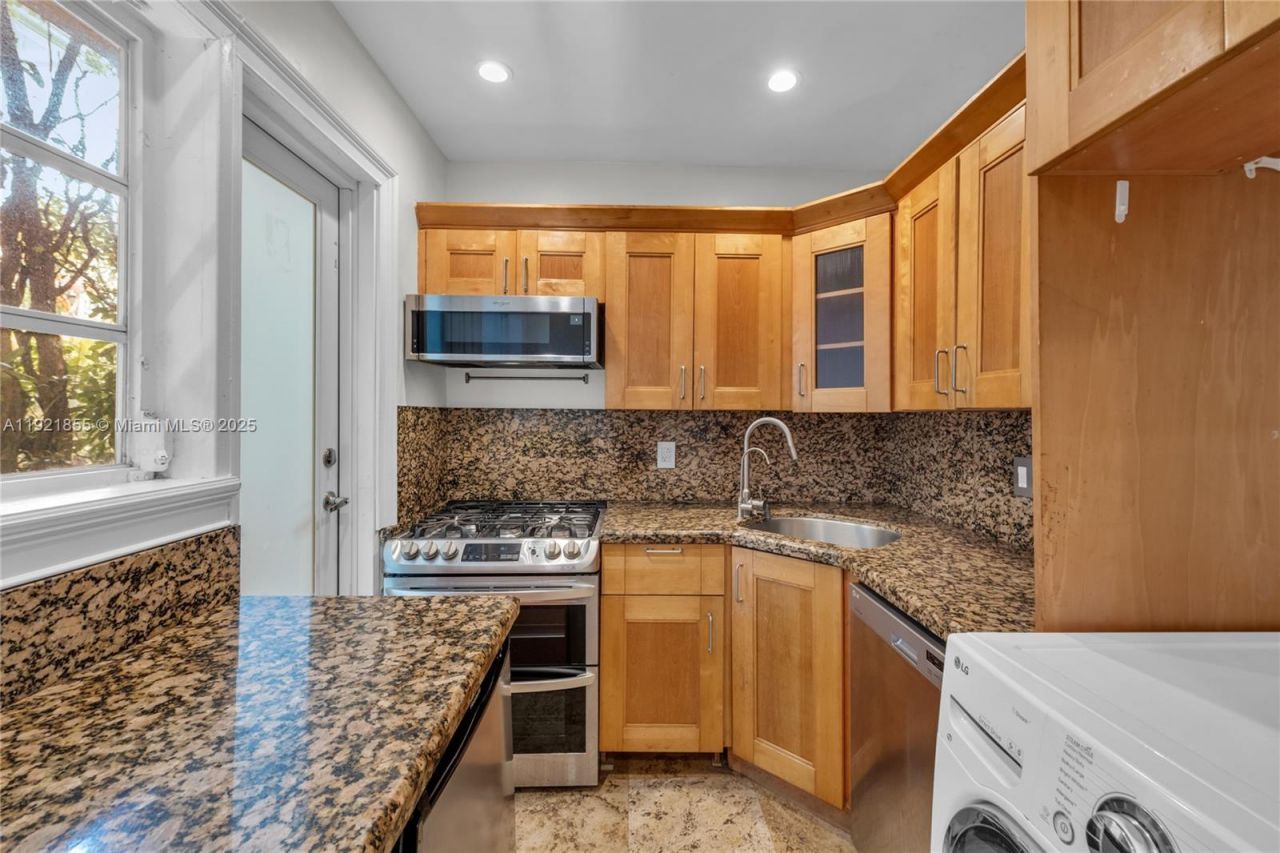 1605 Lenox Ave, Unit 1605-5, Miami Beach, FL 33139 Photo