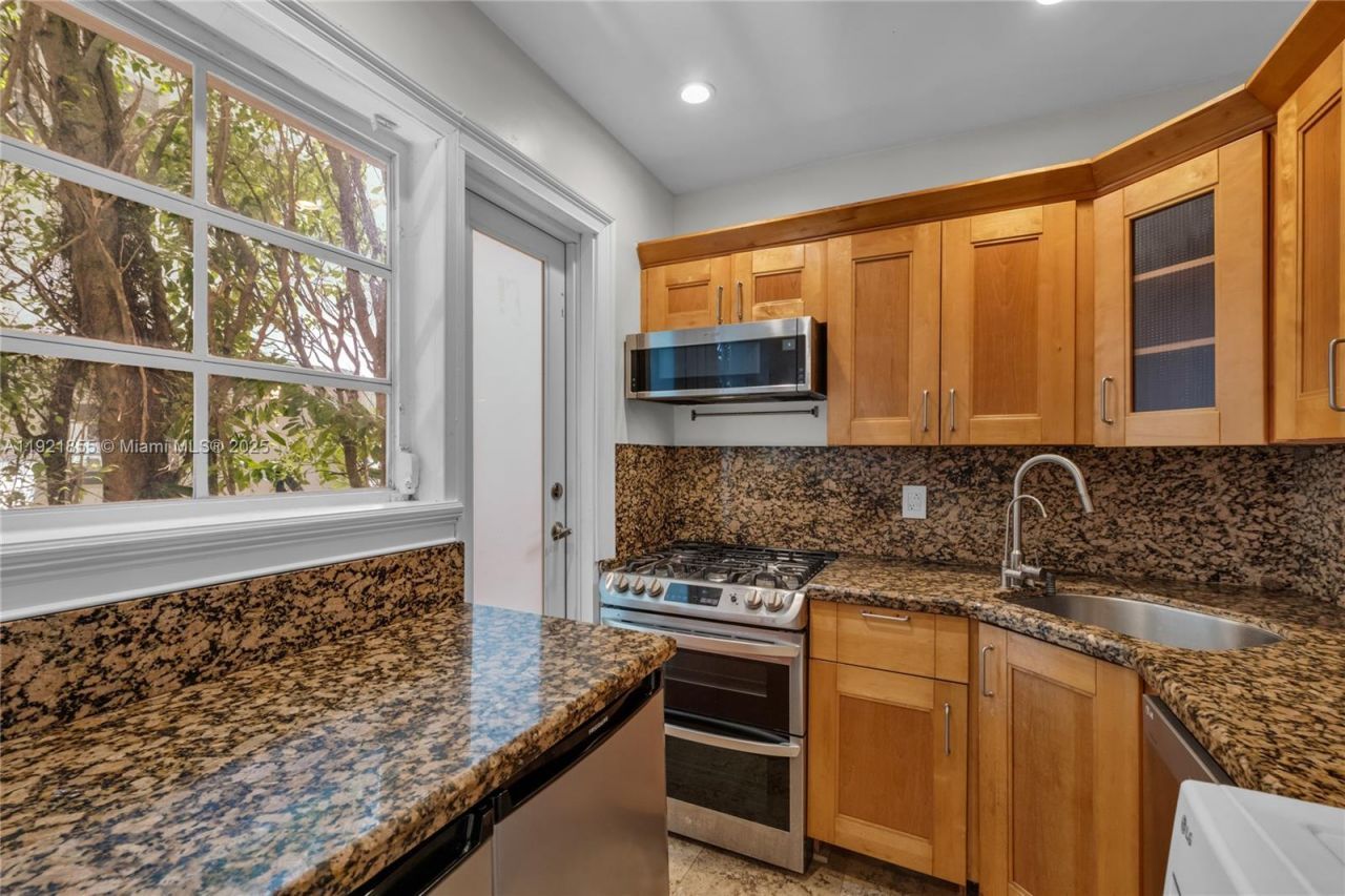 1605 Lenox Ave, Unit 1605-5, Miami Beach, FL 33139 Photo