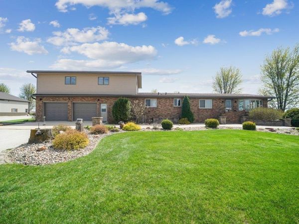 10554 N Avenue, Maynard, IA 50655